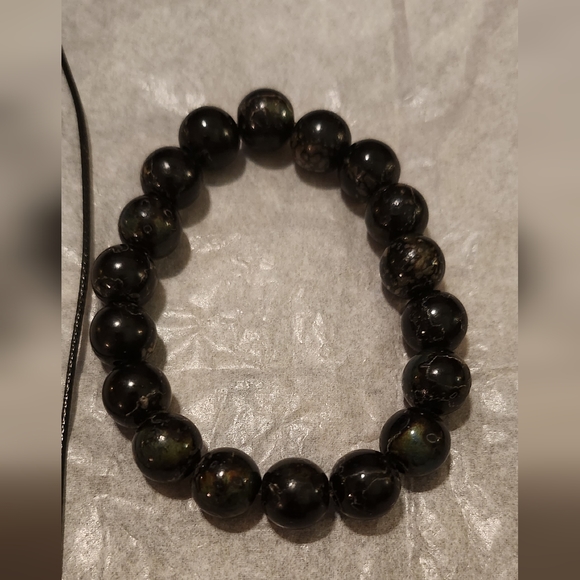 Lot of Girl's Jewelry Necklace and 2 Bracelets - Picture 2 of 4